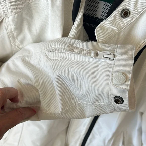 Stylish White Jacket with Black Accents - Picture 11 of 12